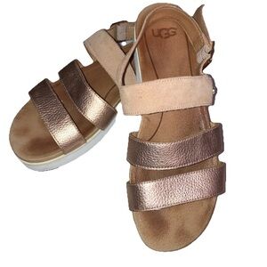 UGG Braelynn Metallic Gold Leather Straps Platform Sandal Womens Size U.S. 9.5